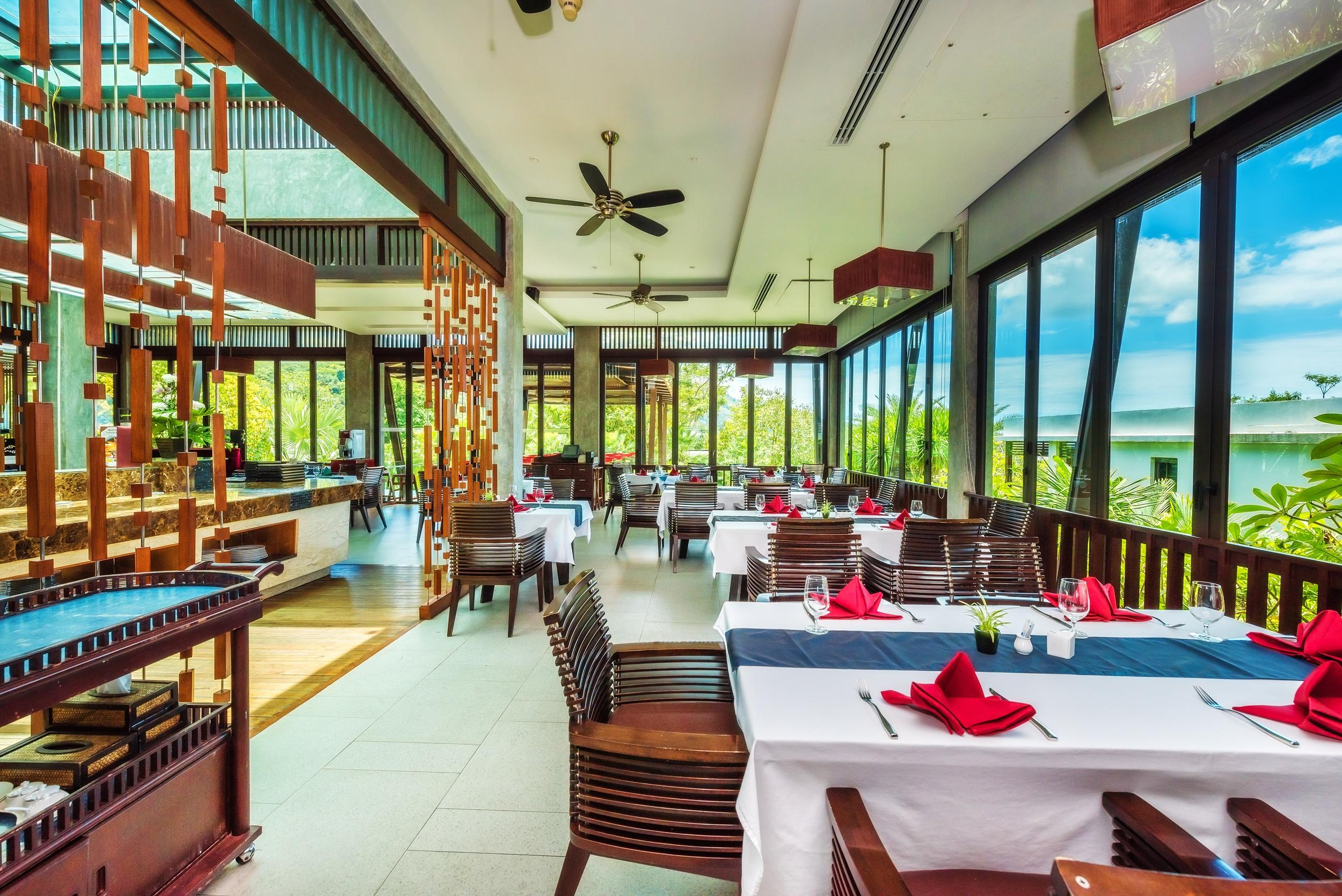Wyndham Sea Pearl Resort, Phuket Patong المظهر الخارجي الصورة The restaurant at the resort