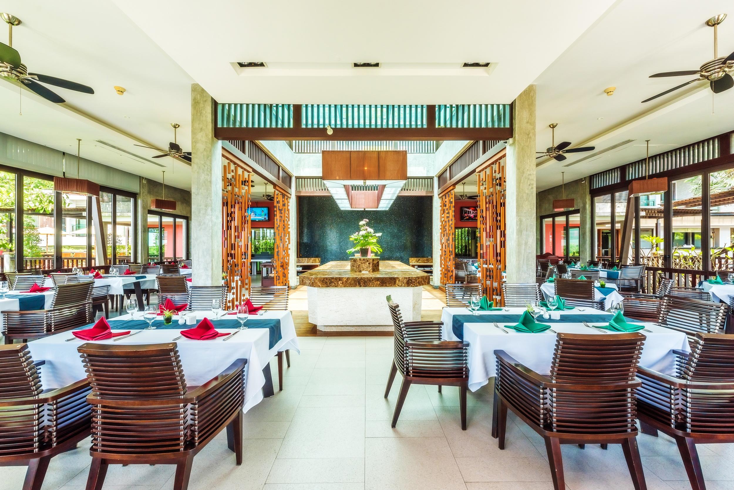 Wyndham Sea Pearl Resort, Phuket Patong المظهر الخارجي الصورة The restaurant at the hotel