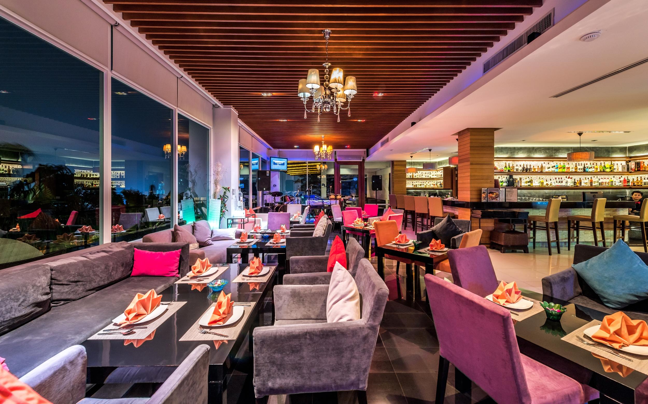 Wyndham Sea Pearl Resort, Phuket Patong المظهر الخارجي الصورة The 360° Bar