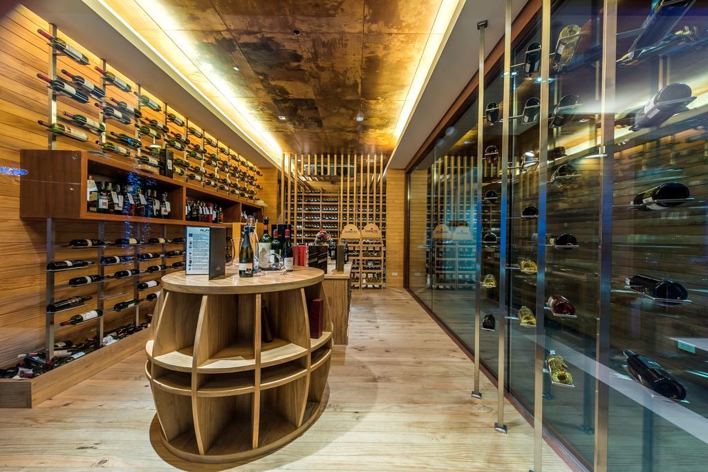 Wyndham Sea Pearl Resort, Phuket Patong المظهر الخارجي الصورة Wine cellar at the Ritz-Carlton, Downtown, Los Angeles